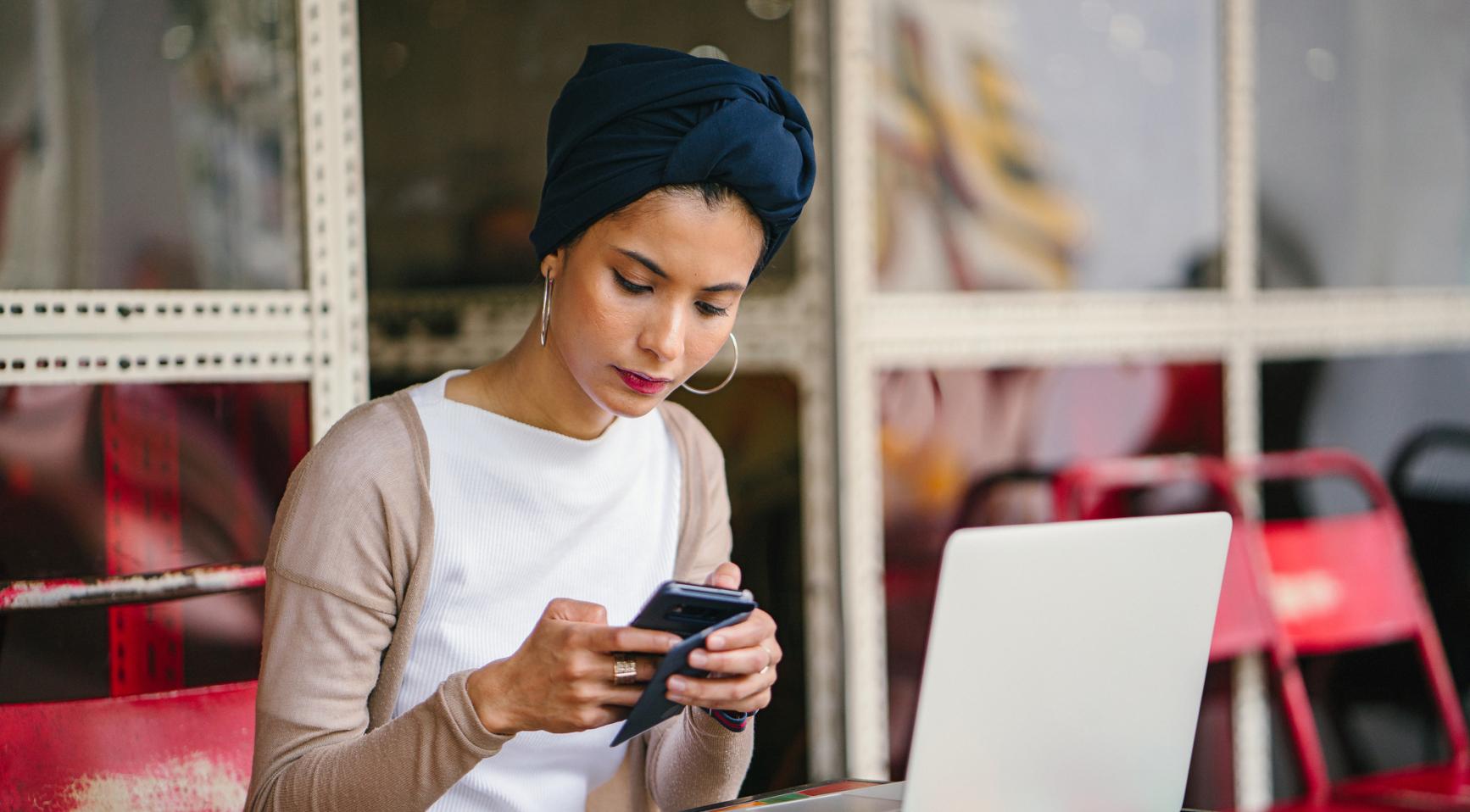 Nederlandse toezichthouder stelt vast dat meerderheid smartphones met een foto van de eigenaar te ontgrendelen zijn