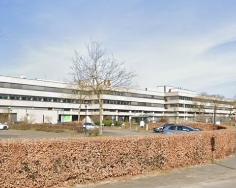 Nieuwe bestemming voor Fauststraat 1 in Apeldoorn: woningen, azc of sloop besproken