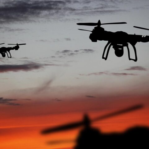 Nieuwe militaire technologiehub geopend aan de TU Delft voor militaire drones en quantumcomputing