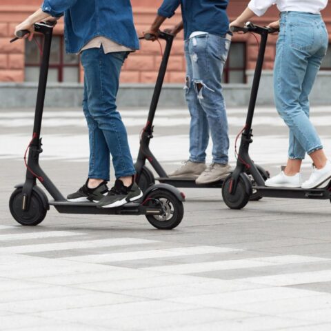 Nog veel niet-geregistreerde elektrische scooters op Nederlandse wegen een jaar na verbod