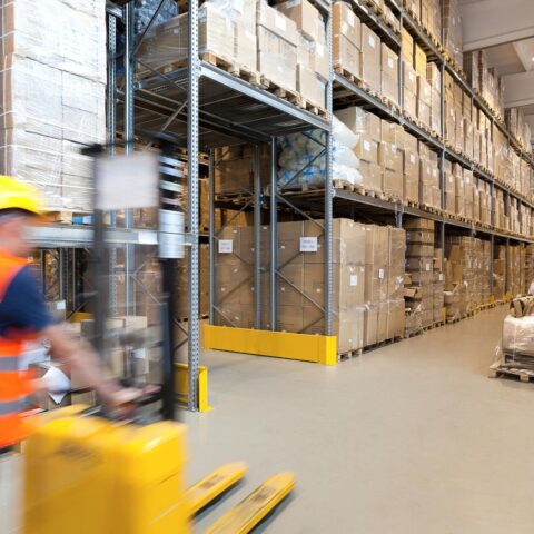 Onderzoek toont aan dat groei distributiecentra in Nederland aanbod migrantwoningen overtreft