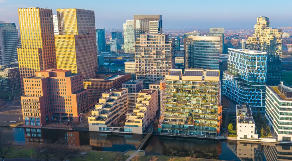 Ontwikkeling van kantoorpanden in Nederland stagneert door stijgende kosten en afnemende vraag