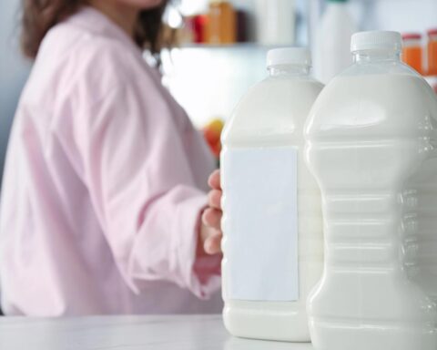Plan voor statiegeld op melk- en sapflessen roept bezorgdheid over hygiëne op
