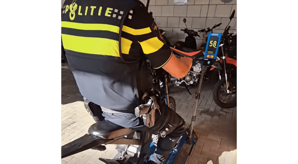 Politie Delft betrapt 11-jarige die 58 km/u rijdt op fatbike
