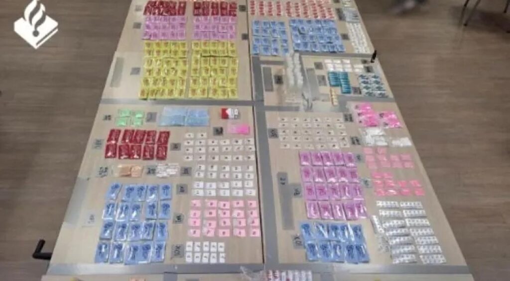 Politie neemt drugs en illegale medicijnen in beslag in Amsterdam-Noord woning en opslagplaats