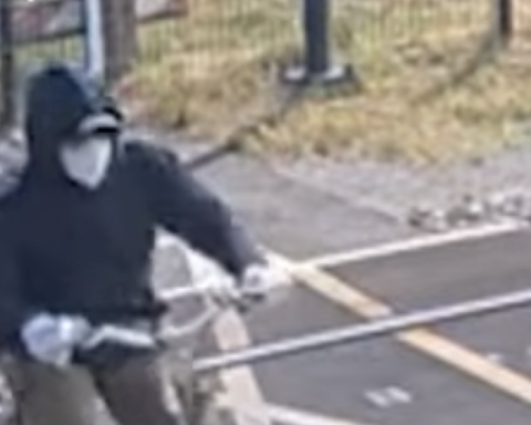 Politie publiceert beelden van verdachte die 35-jarige man uit Zaandam ne shooting in Rijen