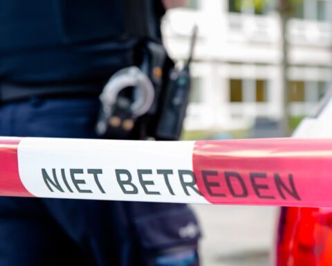 Politie schiet gewapende man neer op Aalsdijk in Rotterdam-IJsselmonde