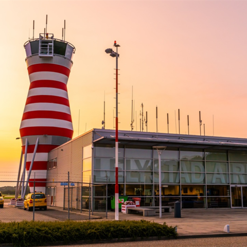 Rechter beveelt minister om snel besluit te nemen over Lelystad Airport