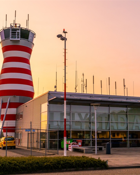 Rechter beveelt minister om snel besluit te nemen over Lelystad Airport