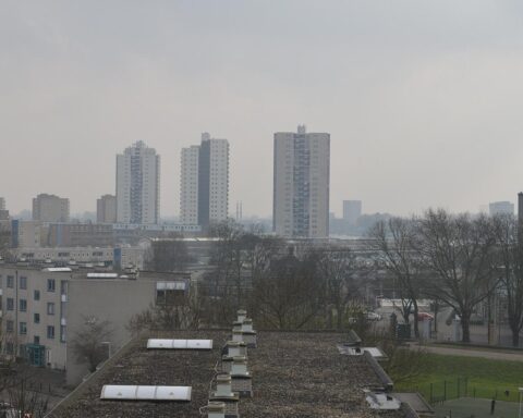 Rotterdam beperkt toegang tot De Esch-district 's nachts tot alleen bewoners en werkenden