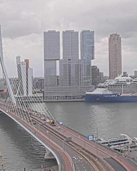 Rotterdamse burgemeester bezoekt locatie van tramongeluk; zeven mensen opgenomen in ziekenhuis