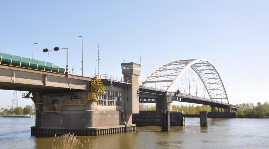 Rotterdamse regio kampt met ernstige verkeerschaos door negen maanden durende brugsluiting