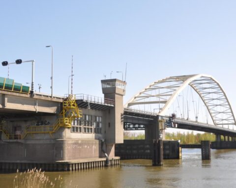 Rotterdamse regio kampt met ernstige verkeerschaos door negen maanden durende brugsluiting