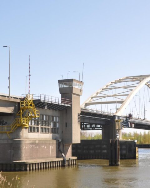 Rotterdamse regio kampt met ernstige verkeerschaos door negen maanden durende brugsluiting