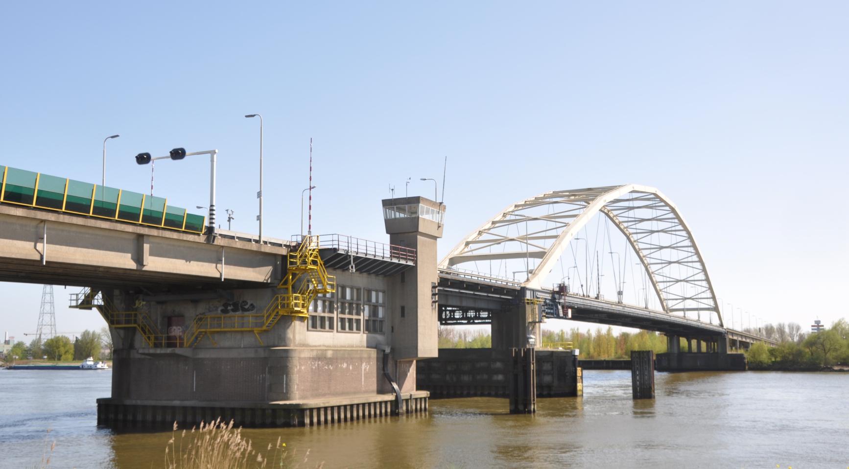 Rotterdamse regio kampt met ernstige verkeerschaos door negen maanden durende brugsluiting