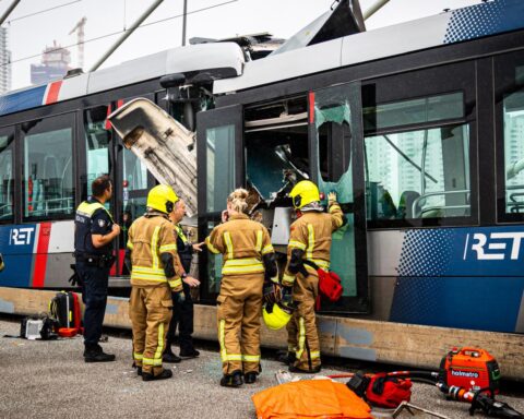 Rotterdamse trams botsen op Erasmusbrug; Minimaal 18 gewonden