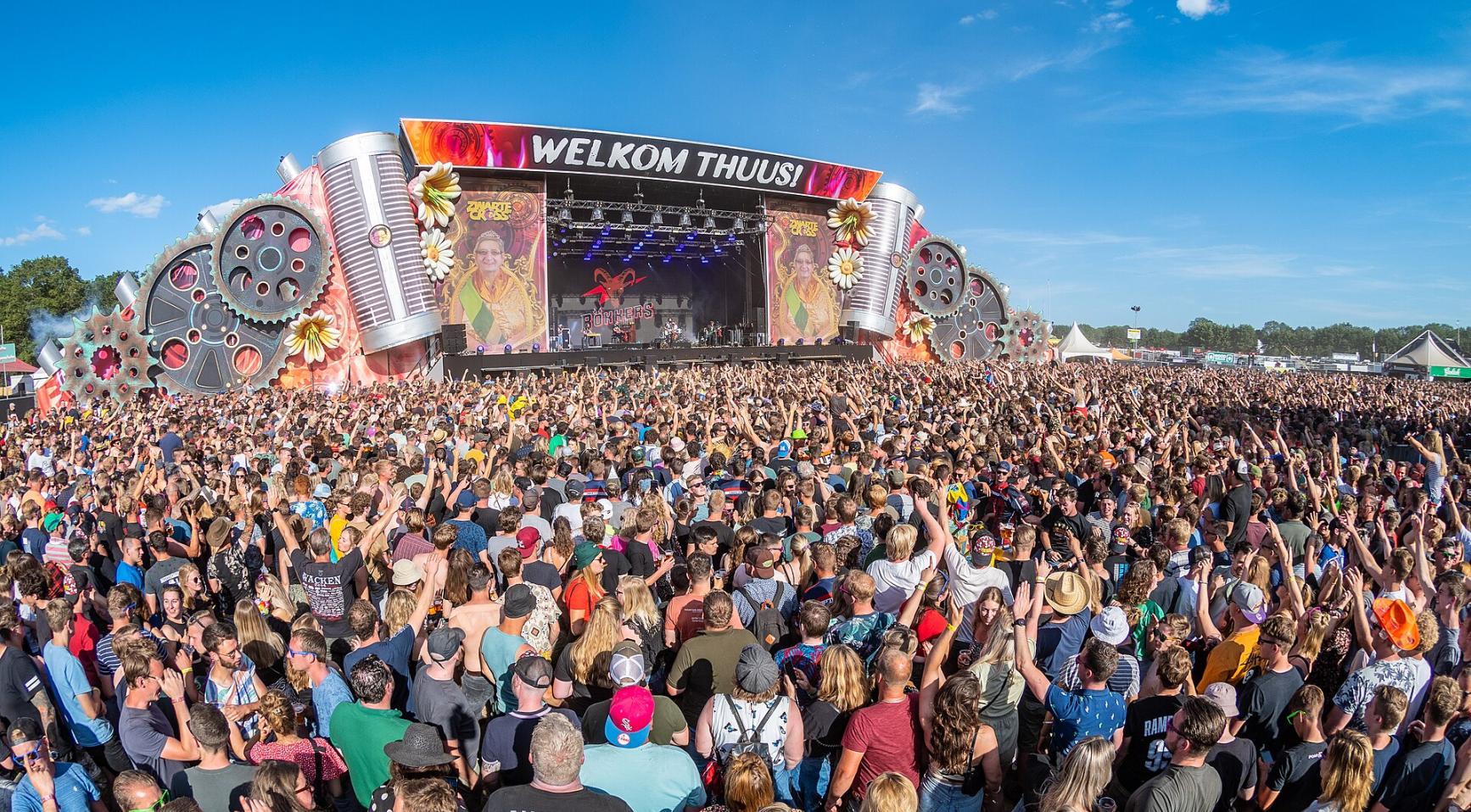 Stuntman raakt gewond na catapultactie op Zwarte Cross festival; naar ziekenhuis gebracht