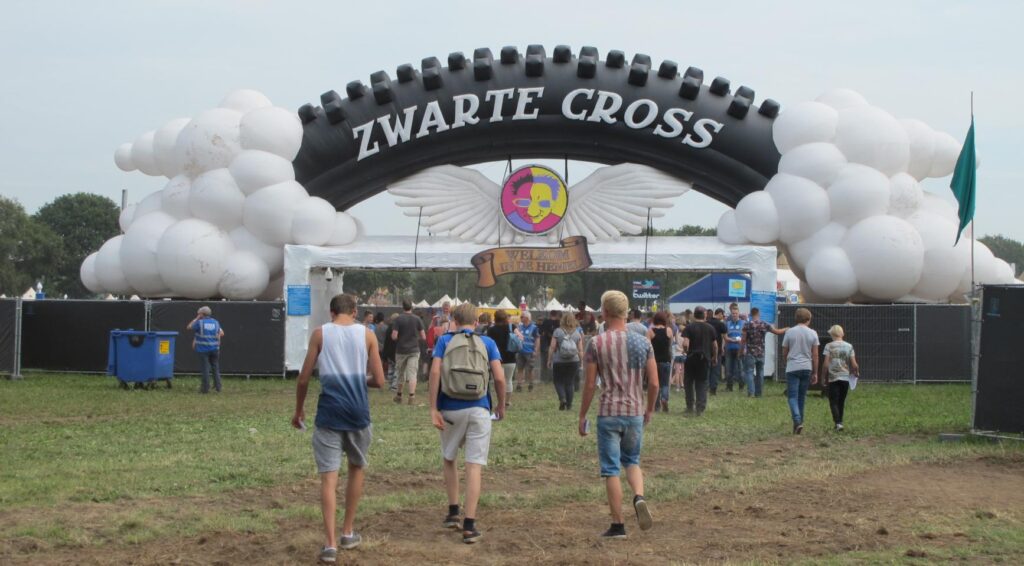 Stuntman raakt gewond na katapult bij Zwarte Cross festival