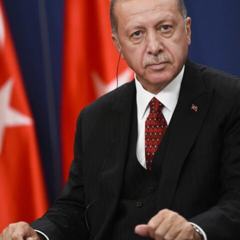 Turkse president schenkt revolvers, Rutte slaat aanbod af en Jetten laat zijn achter in Turkije