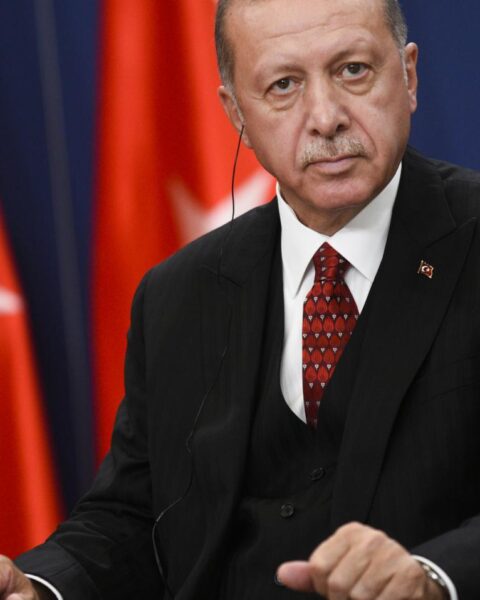 Turkse president schenkt revolvers, Rutte slaat aanbod af en Jetten laat zijn achter in Turkije