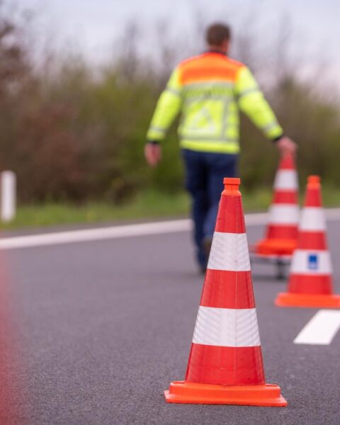 Tweede Kamer wil langere rijverboden na ernstige ongevallen; boetes voor onnodig toeteren
