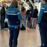 Vakbonden dreigen met staking door beveiligers op luchthaven Schiphol