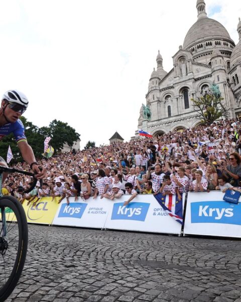 Van der Poel wint laatste etappe van de Tour de France op de Champs-Élysées