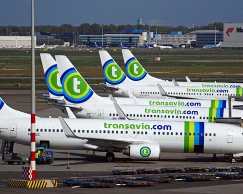 Veel Transavia-passagiers missen hun vlucht na incheckproblemen op Schiphol