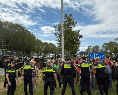 Video: meer dan 270 arrestaties door Nederlandse politie na blokkade A12 bij Utrecht
