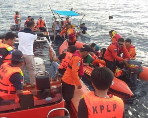 Vijf Nederlandse toeristen onder 11 vermisten na verdwijning van speedboot voor de kust van Sulawesi