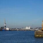 Vrouw ernstig gewond bij steekpartij op industrieterrein in Rotterdam; Verdachte gearresteerd