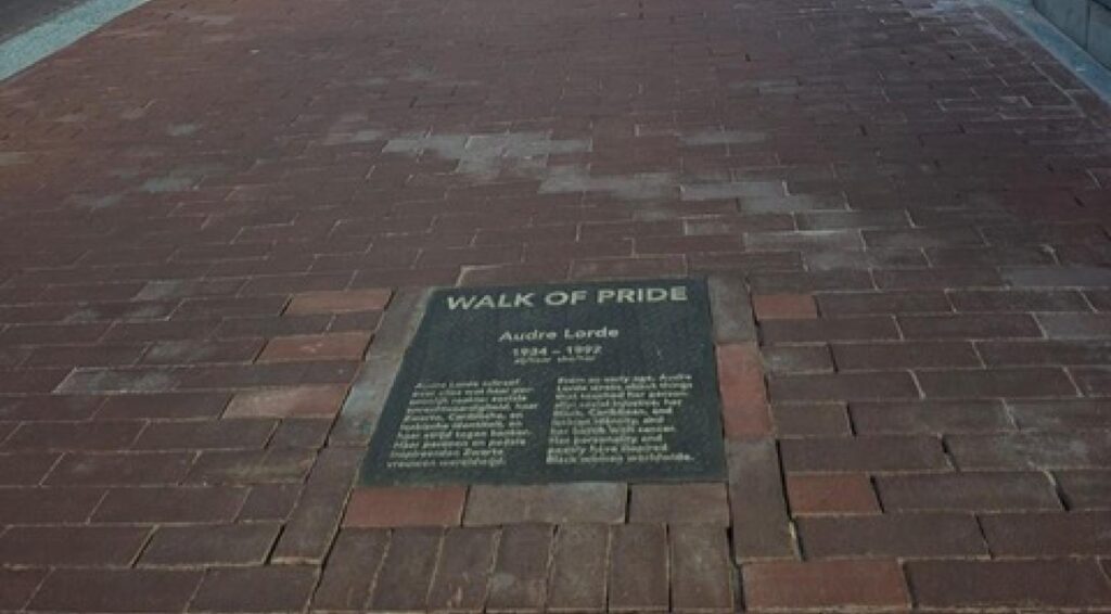 WorldPride begint met onthulling van permanent Walk of Pride-monument in Amsterdam