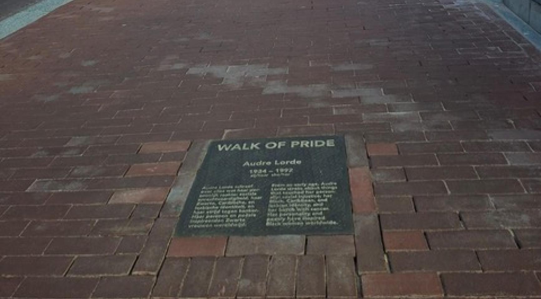 WorldPride begint met onthulling van permanent Walk of Pride-monument in Amsterdam