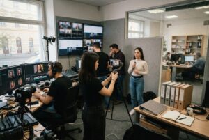 Bedrijf van Orbáns adviseur ontving miljoenen voor sociale media tegen oplopende tarieven