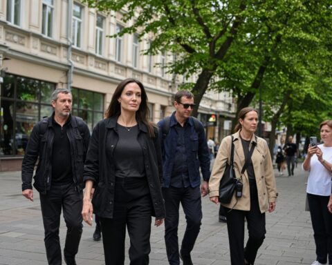 Angelina Jolie bezoekt Oekraïne opnieuw en wordt gezien in Ternopil
