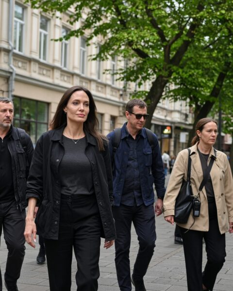 Angelina Jolie bezoekt Oekraïne opnieuw en wordt gezien in Ternopil