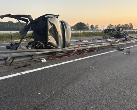 A28: acht gewonden na busongeval met Duitse scholieren, ongeveer 45 kinderen lichtgewond