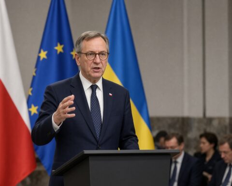 Poolse minister Sikorski waarschuwt EU voor te vroege dialoog met Rusland