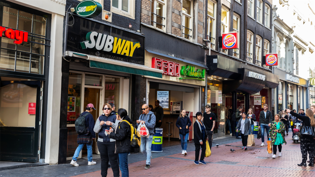 Aantal fastfoodzaken in Nederland bijna verdubbeld in twintig jaar tot 19.400