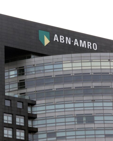 ABN Amro wil werknemers weer op kantoor; plannen om nog eens 2.750 mensen te ontslaan