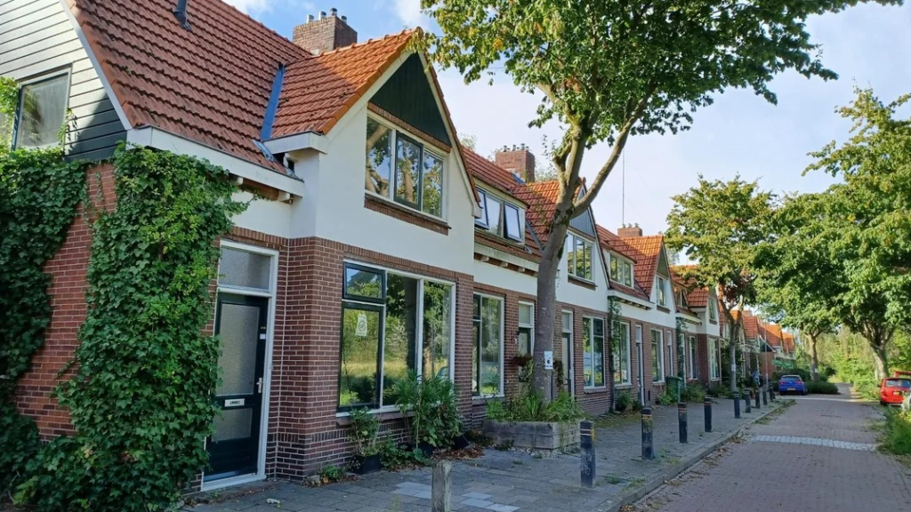 Acantus verkoopt 27 woningen in Winschoten aan particuliere belegger met funderingsproblemen