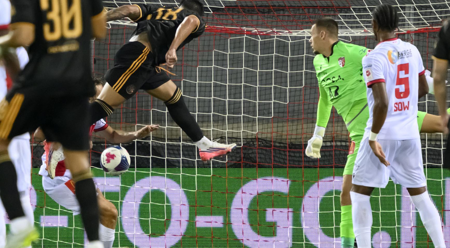 Ajax wint met 4-2 van Sion in playoff UEFA Conference League