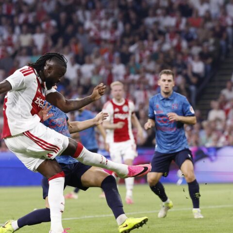 Ajax wint met 5-3 van FC Sion en plaatst zich voor de UEFA Conference League