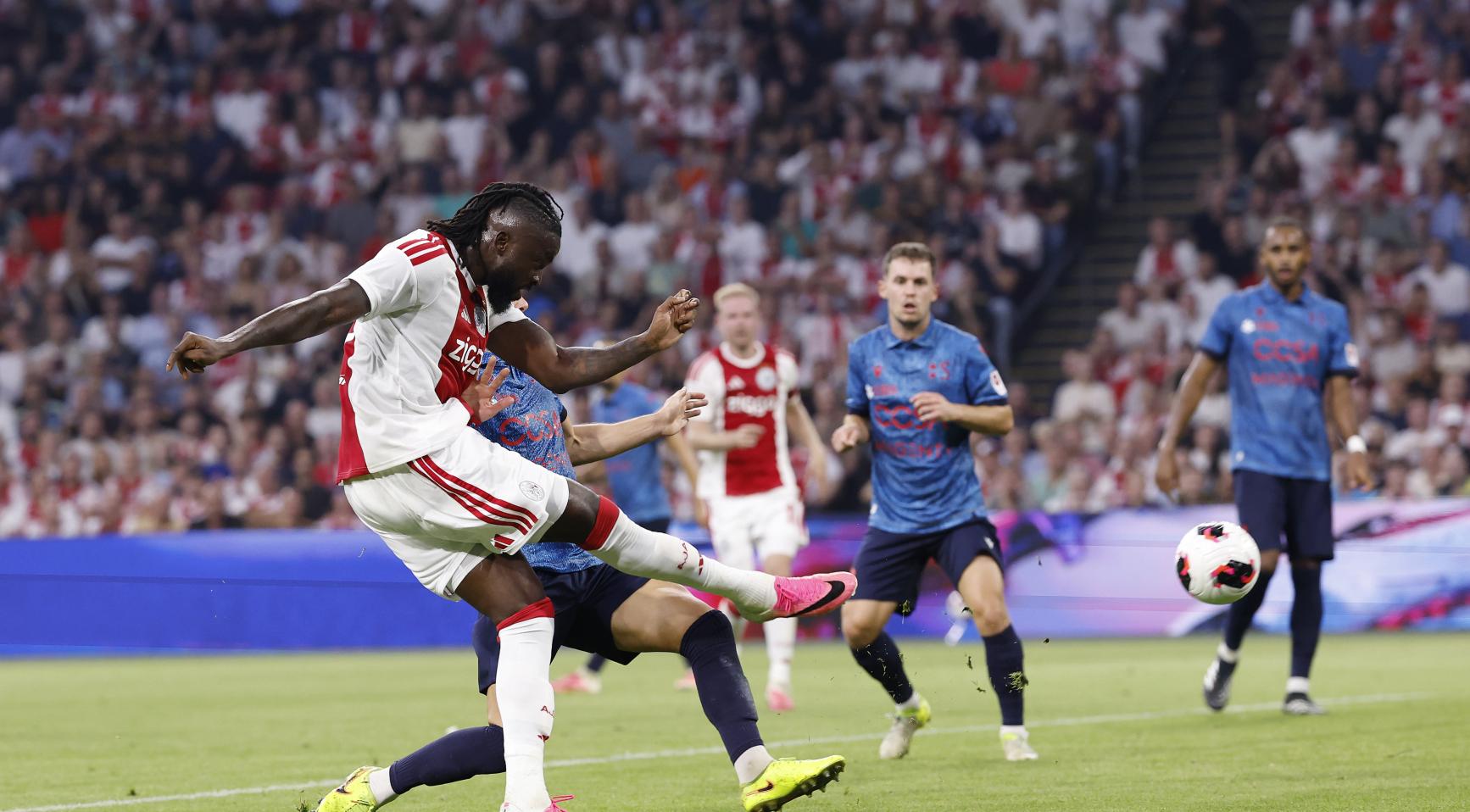 Ajax wint met 5-3 van FC Sion en plaatst zich voor de UEFA Conference League