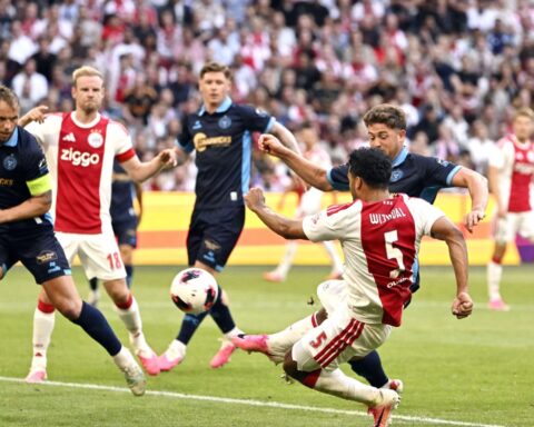 Ajax wint thuis met 3-1 van Shelbourne in kwalificatiewedstrijd voor Conference League