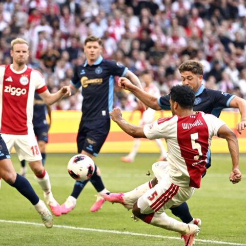 Ajax wint thuis met 3-1 van Shelbourne in kwalificatiewedstrijd voor Conference League