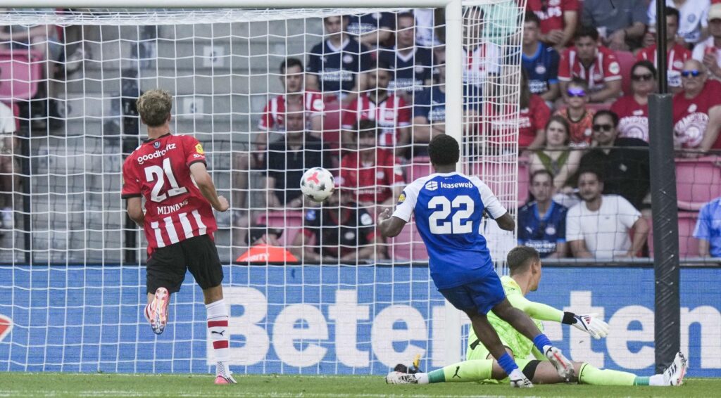 AZ verslaat PSV met 4-0 en wint tweede Johan Cruyff Shield