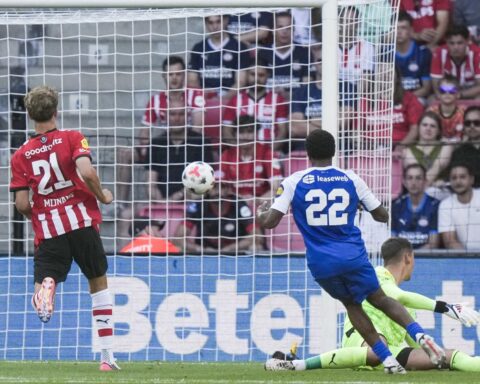 AZ verslaat PSV met 4-0 en wint tweede Johan Cruyff Shield