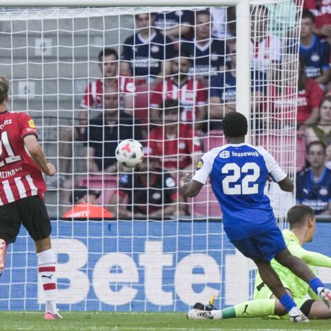 AZ verslaat PSV met 4-0 en wint tweede Johan Cruyff Shield