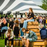 Bezoekers van Lowlands festival doneren haar voor onderzoek naar stress gerelateerd aan kanker